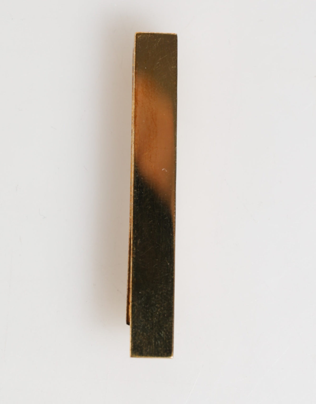 Pince à cravate Dolce &amp; Gabbana en laiton doré avec logo, accessoire pour homme.