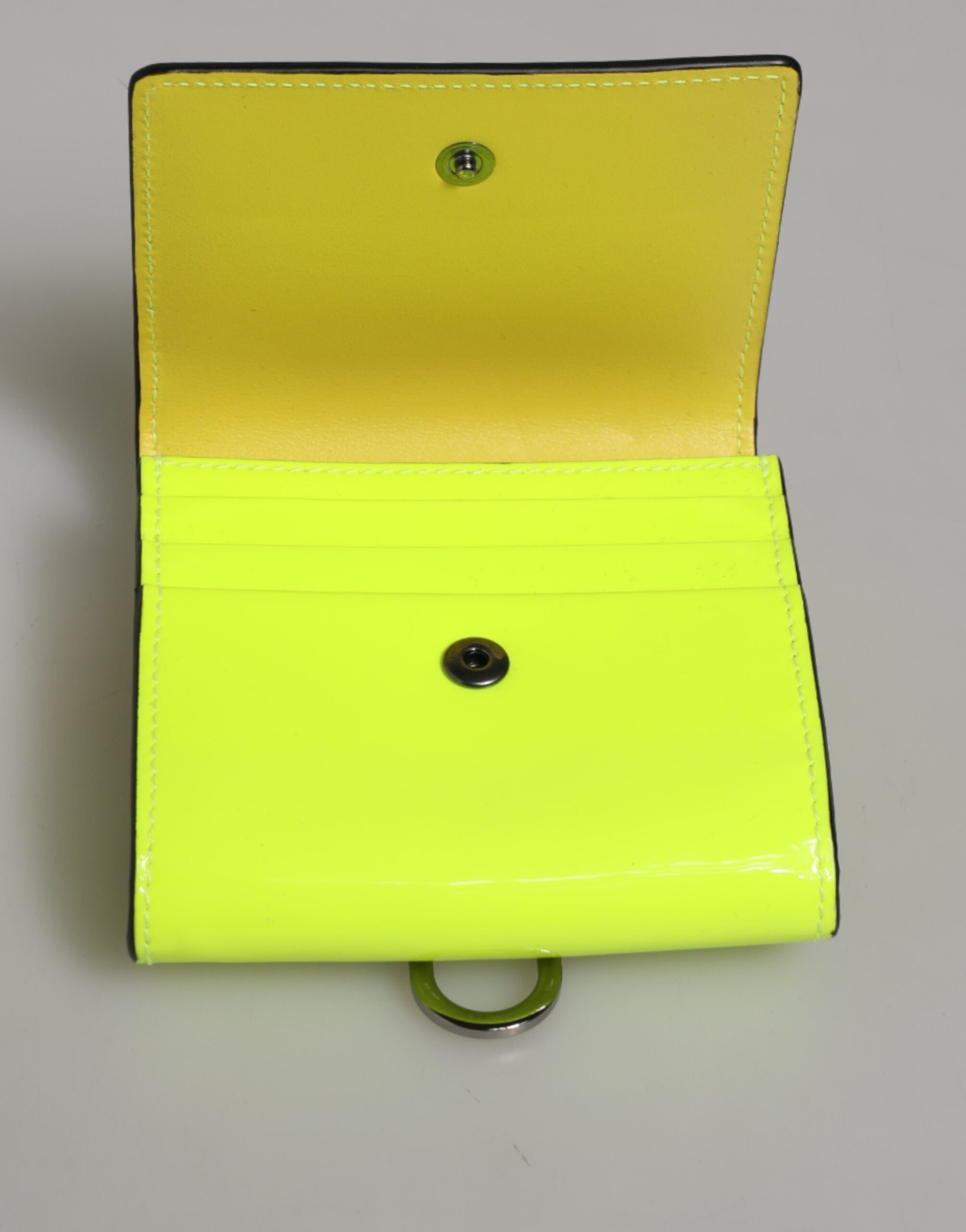 Portefeuille Dolce &amp; Gabbana jaune et vert à deux volets avec logo DG et cordon tour de cou, porte-cartes