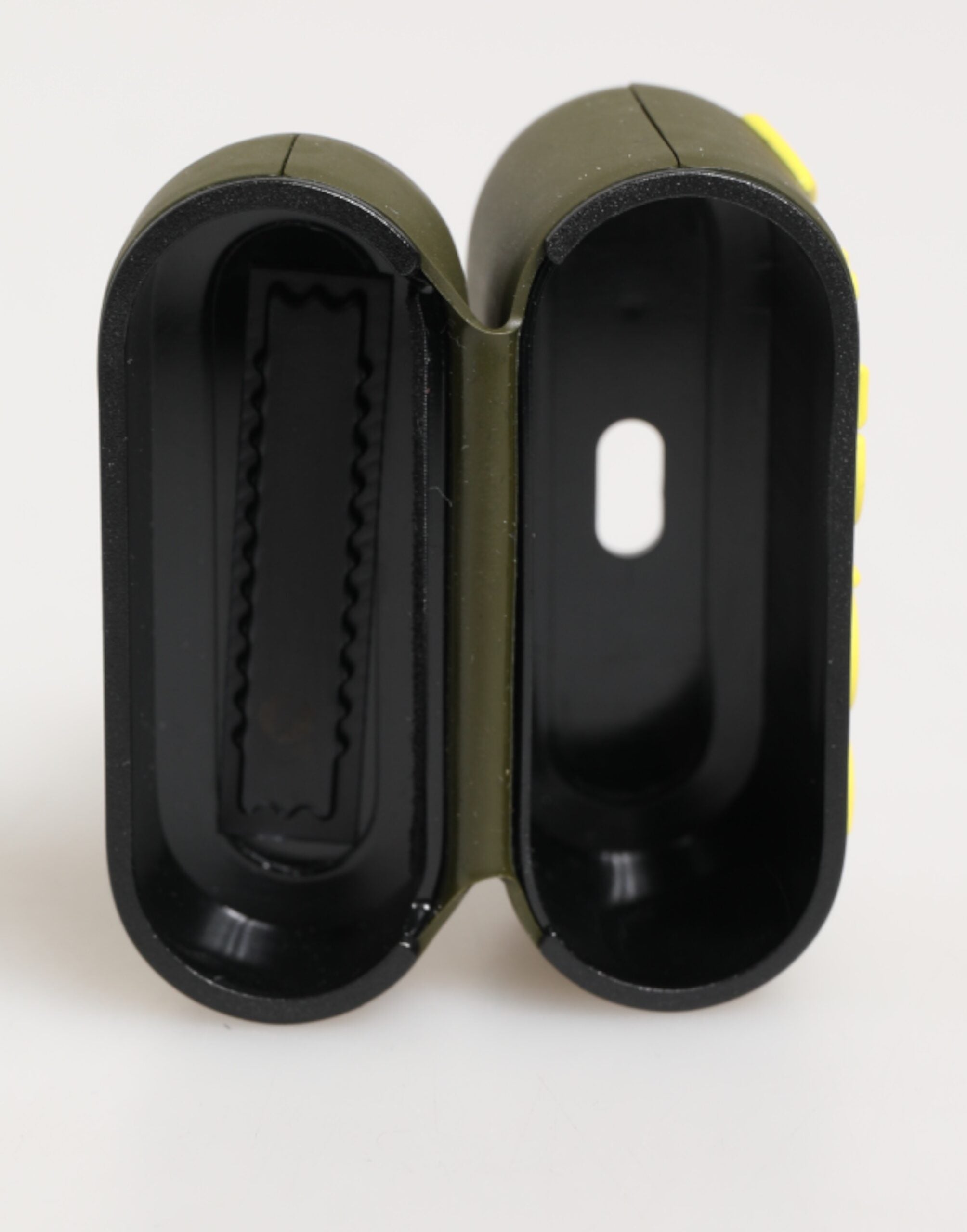Dolce &amp; Gabbana AirPods-Hülle aus olivgrünem Gummi mit geprägtem Logo