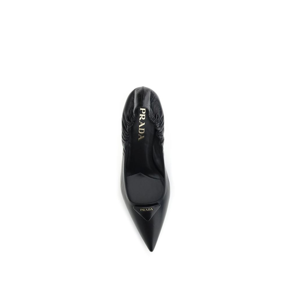Prada Pumps mit Lederlogo