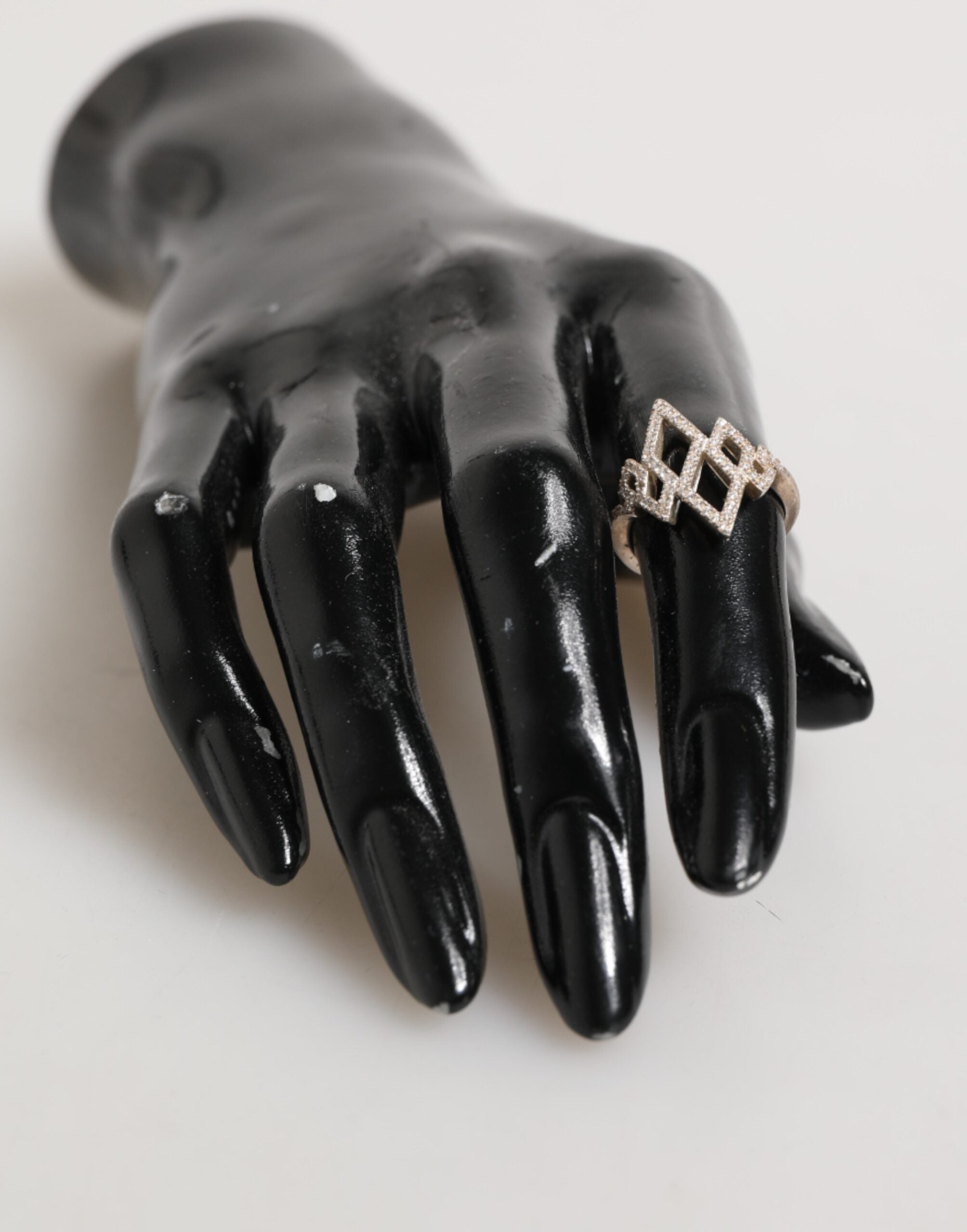 Bague Nialaya en forme de diamant géométrique sertie de cristaux CZ pavés