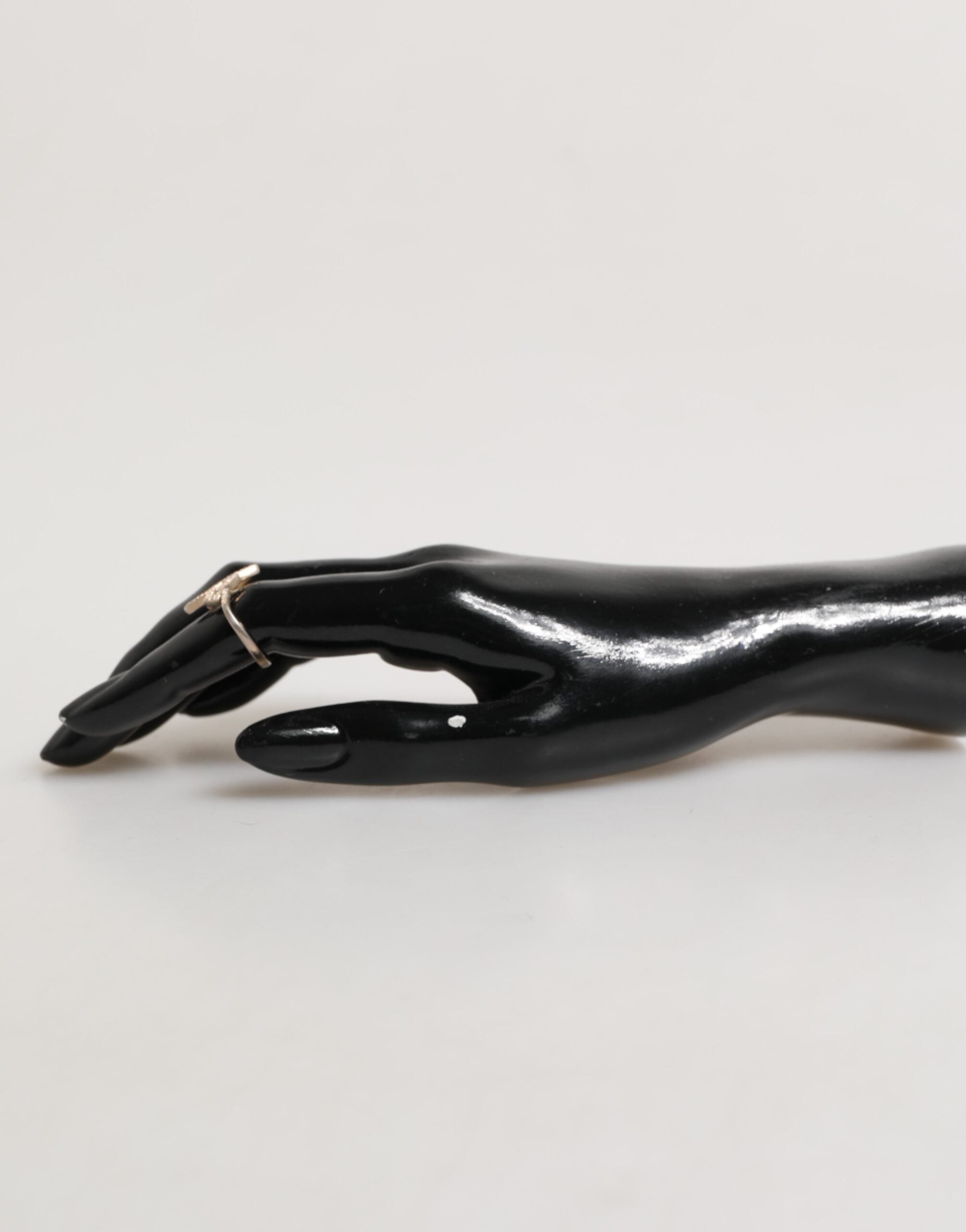 Bague Nialaya en forme de diamant géométrique sertie de cristaux CZ pavés