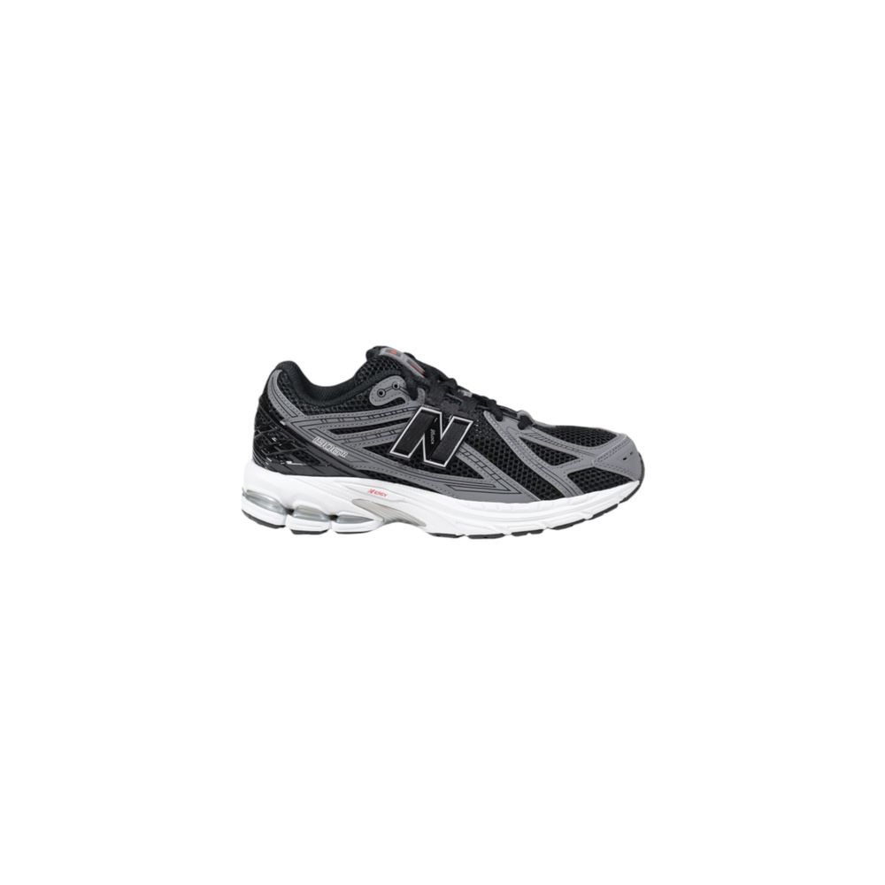 New Balance Sneaker aus schwarzem Synthetikmaterial