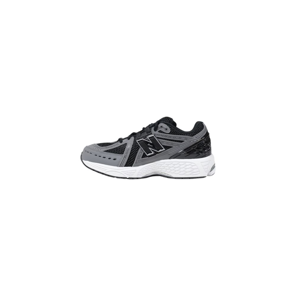 New Balance Sneaker aus schwarzem Synthetikmaterial