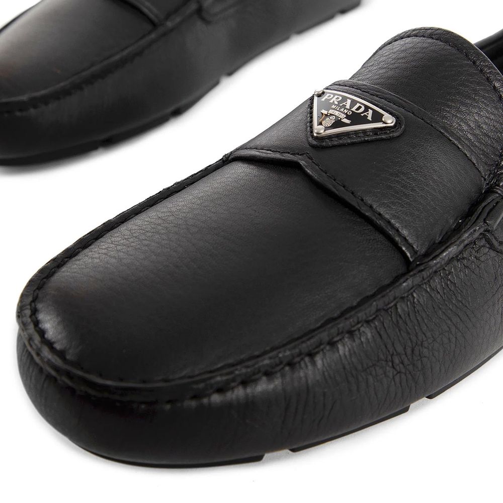 Prada Slipper aus schwarzem Kalbsleder