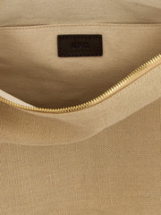 Detail kabelky přes rameno A.P.C., odhalující prémiové bavlněné tkaní a decentní logo.