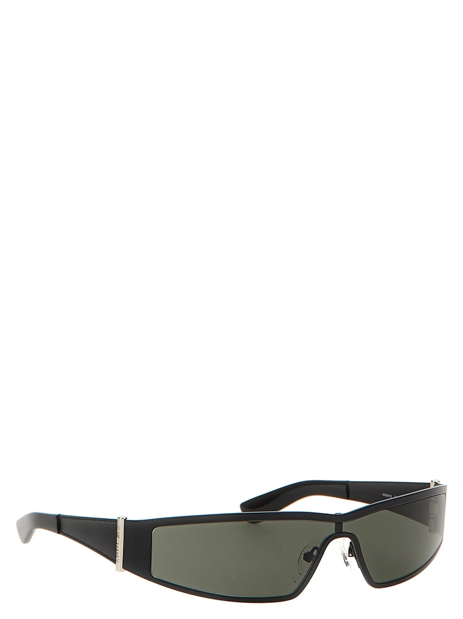 Visão lateral dos óculos de sol Alexander McQueen em acetato preto polido, destacando o design das têmporas esculturais.