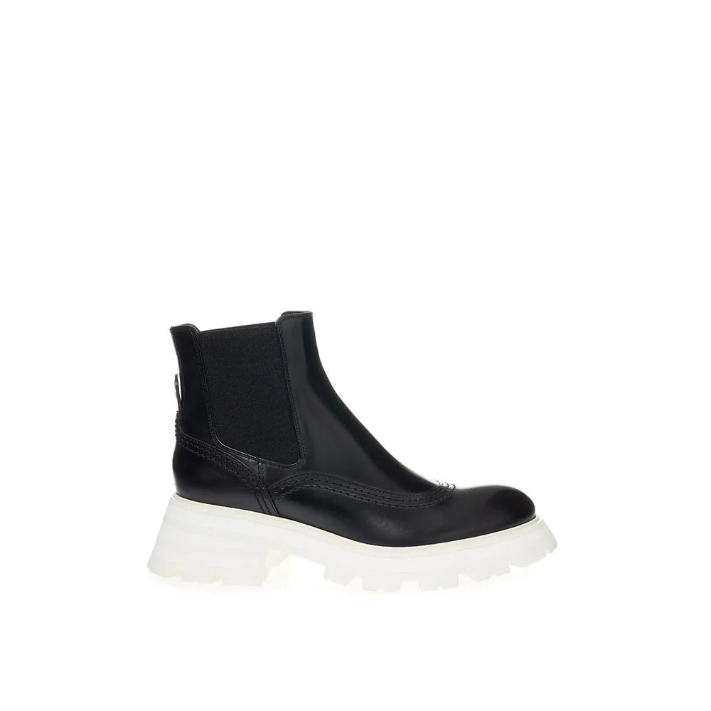 Alexander McQueen Elegant Leather Boots in Timeless Black - Boots
