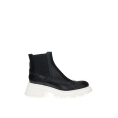 Alexander McQueen Elegant Leather Boots in Timeless Black - Boots