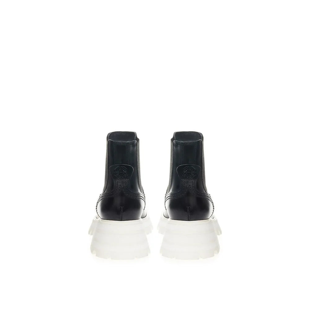 Alexander McQueen Elegant Leather Boots in Timeless Black - Boots