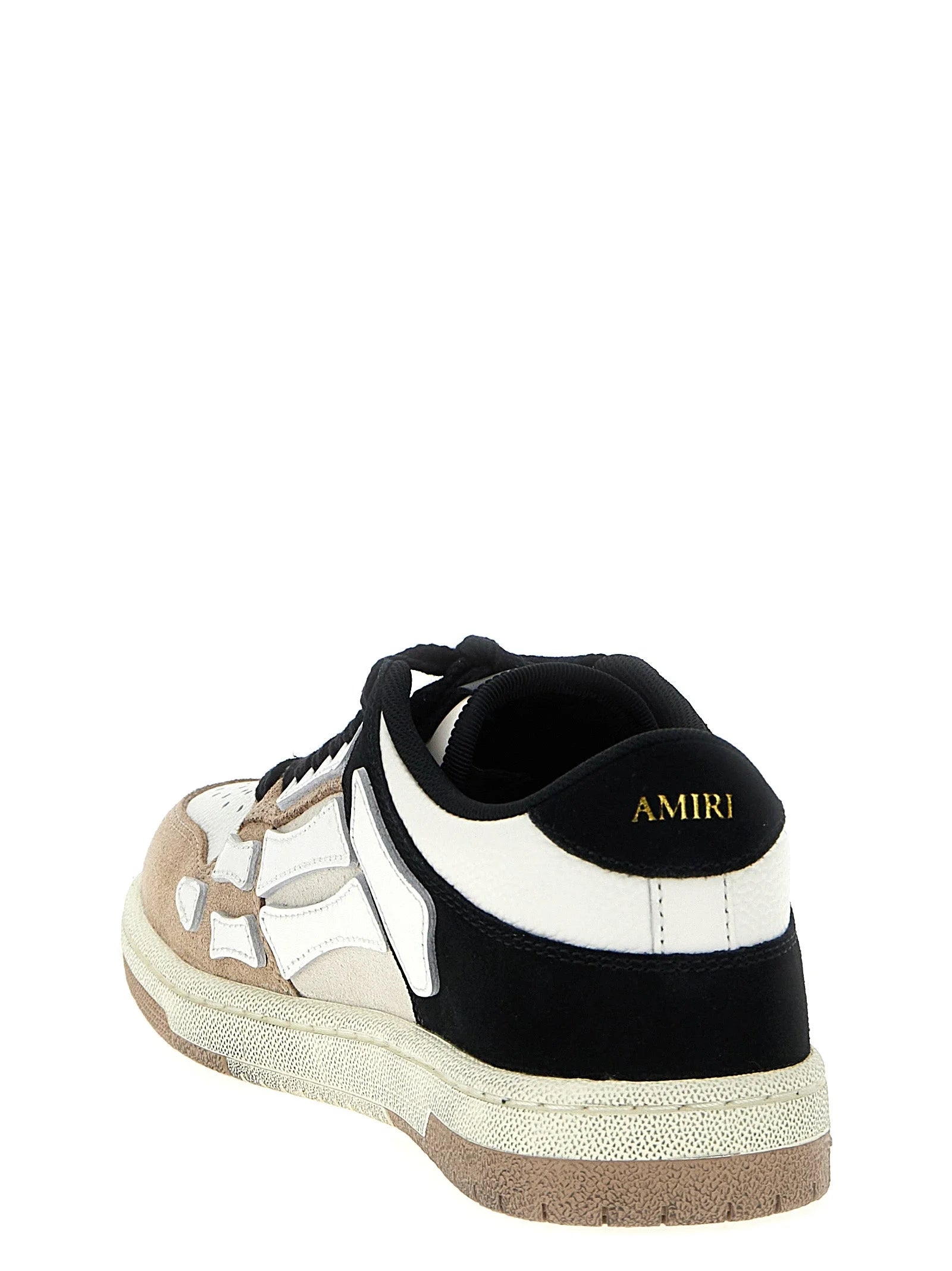 Vista trasera de las zapatillas de cuero Amiri de diseño bajo, destacando el contrafuerte del talón estructurado y la artesanía premium del cuero de vaca.