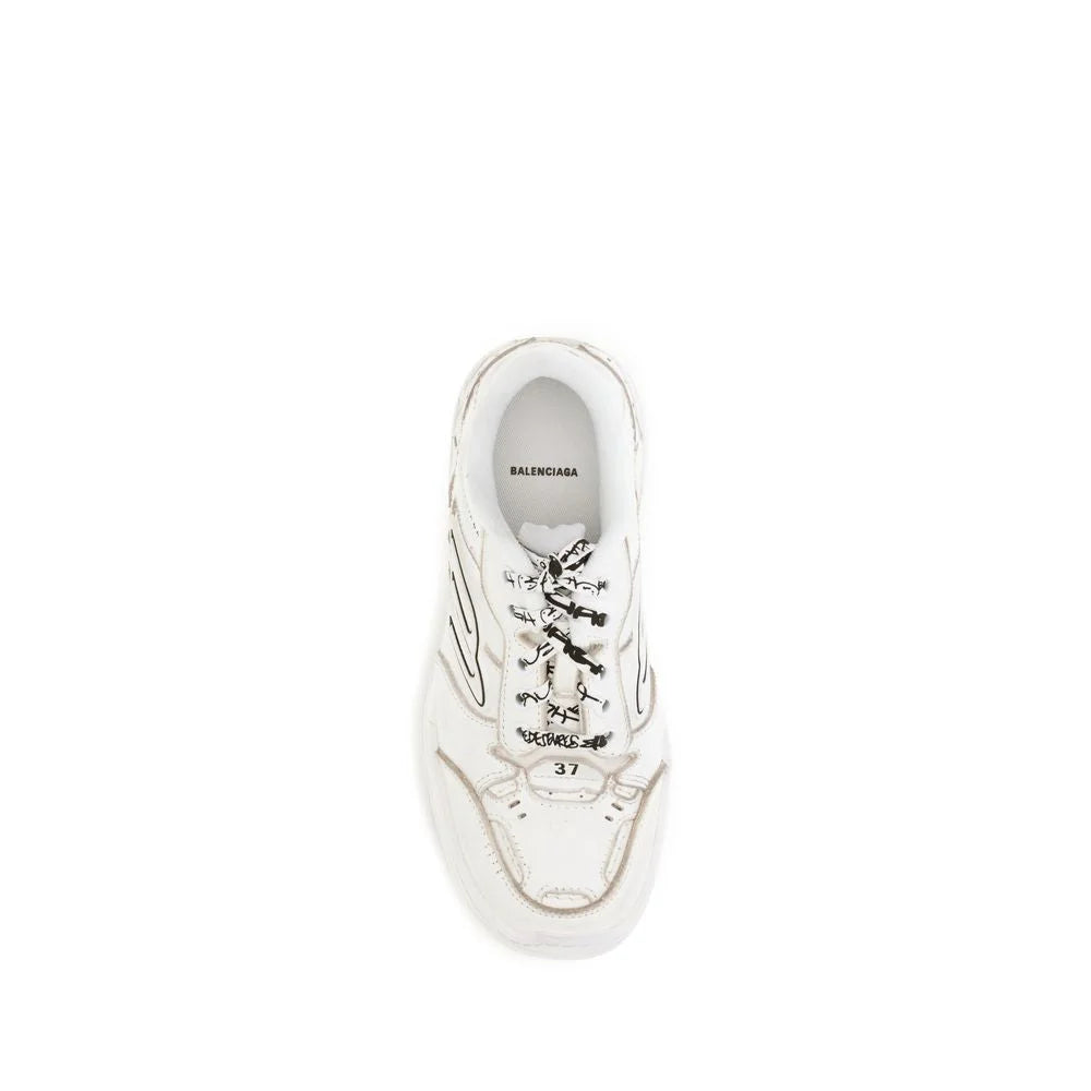 Balenciaga Hamptons Worn-out Sneakers - Sneakers