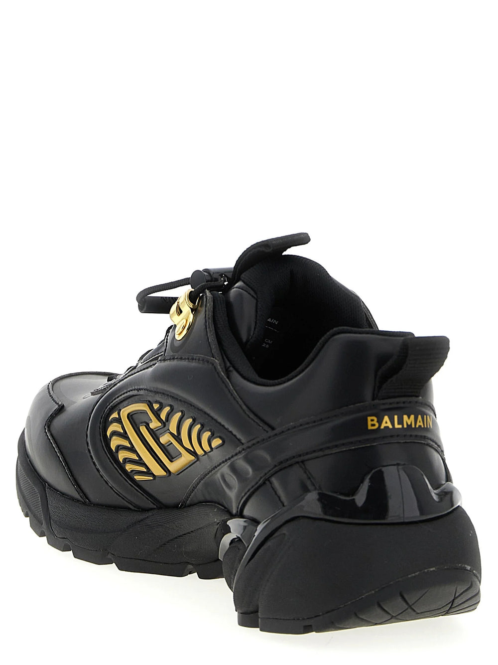 מבט אחורי של נעלי הספורט של Balmain המדגיש את מקבע העקב המחוזק ואת עיצוב סוליית הגומי המרקמי.