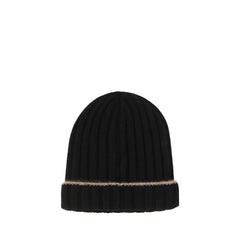 Vue de face d'un bonnet en cachemire noir Brunello Cucinelli avec une texture en tricot côtelé classique et un ourlet replié.