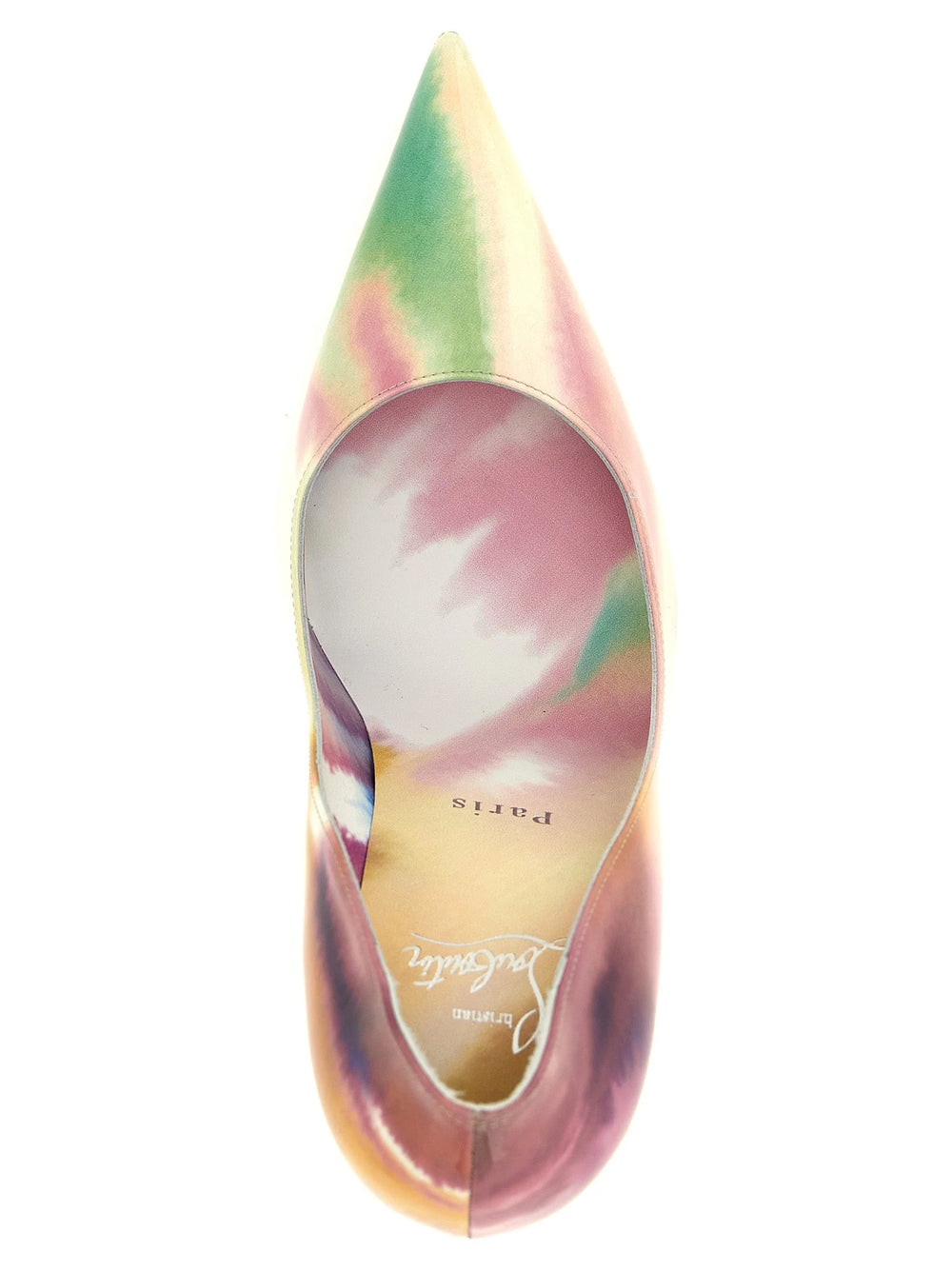 Gros plan de la texture en veau de première qualité et de l'imprimé graphique complexe sur les escarpins de créateur Christian Louboutin.