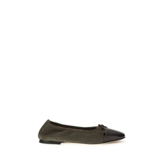 Sapatilhas ballet bicolor Dear Frances em couro de bezerro premium com biqueira contrastante e silhueta minimalista.