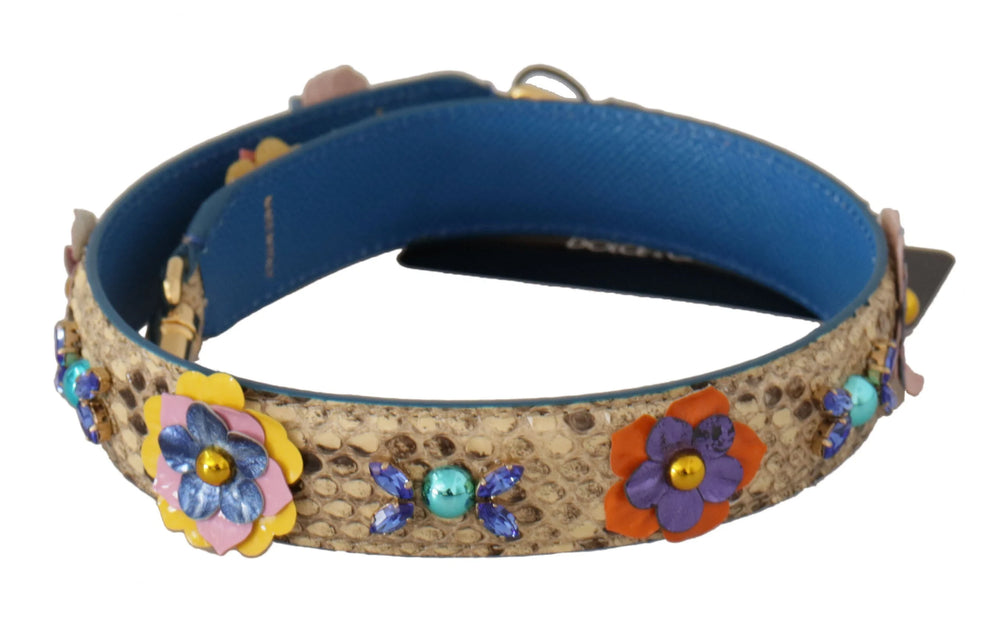 Priveliș de profil al curelei de piton Dolce & Gabbana, selectată de AmeOro, care prezintă textura naturală a solzilor și aplicațiile florale.