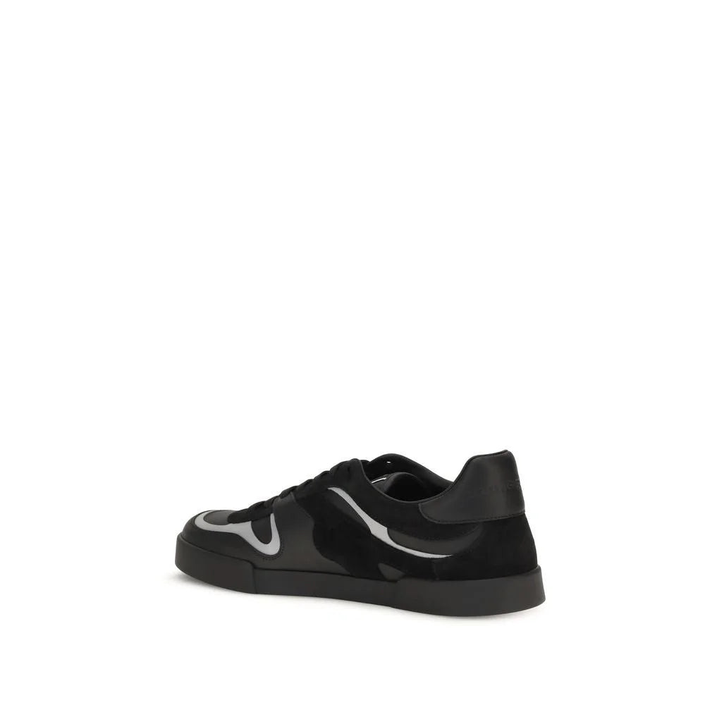 Dolce & Gabbana mustade nahast tossude tagaview, mis rõhutab tugevdatud kandikujõudu ja minimalistlikku disaini.