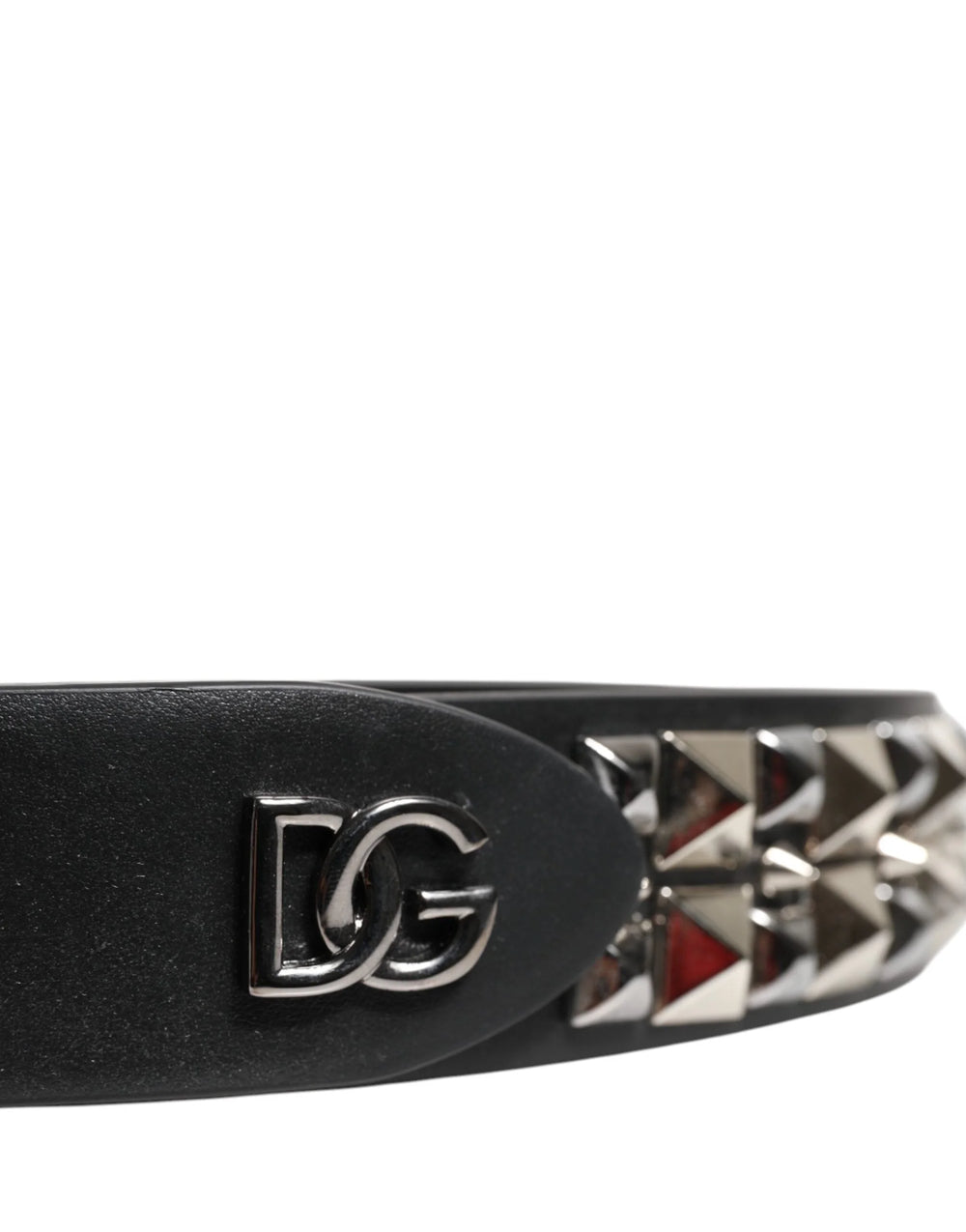 Detailopname van het gedrukte Dolce & Gabbana logo en de maatmarkeringen aan de binnenkant van de zwarte leren riem.