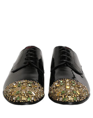 Sideprofil av Dolce & Gabbana pyntede svarte lær-Derbies som viser den slanke formelle silhuetten.