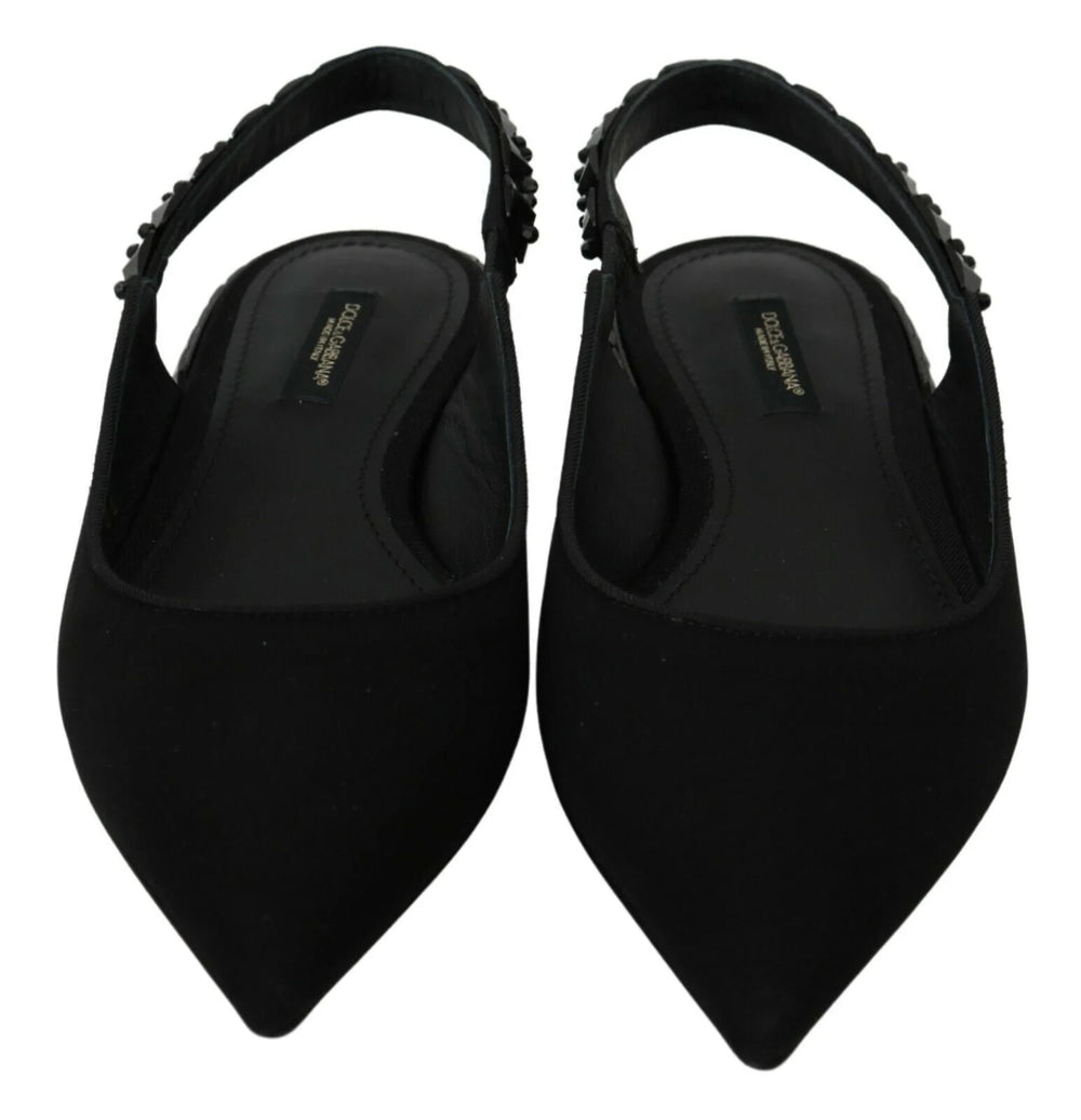 Gros plan du logo Dolce & Gabbana sur la semelle intérieure de ces chaussures plates noires raffinées en mélange de soie.