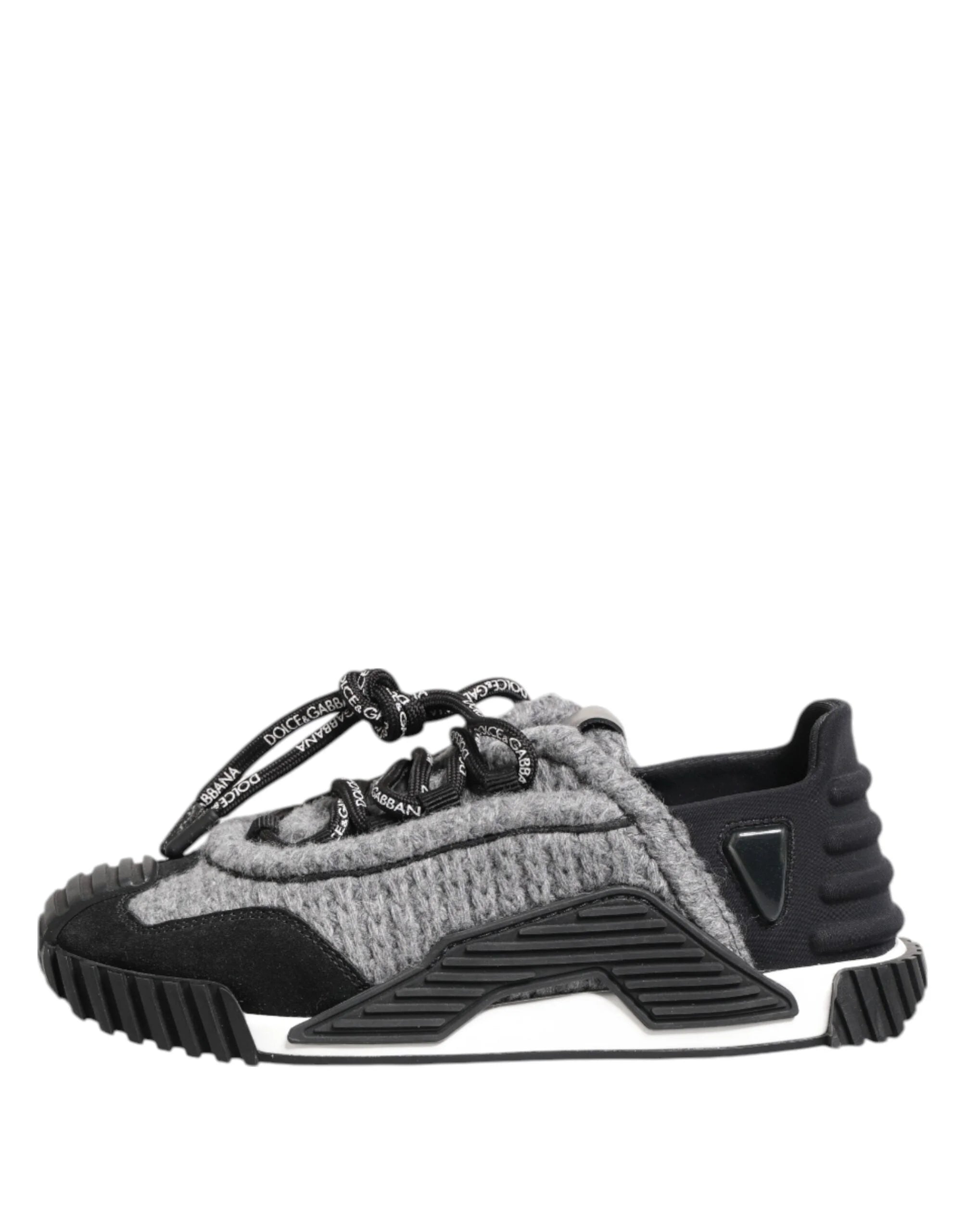 Nærbillede af Dolce & Gabbana NS1 sneaker-tåboks, der viser blandingen af jomfru uld, nylon og kalvelæder.