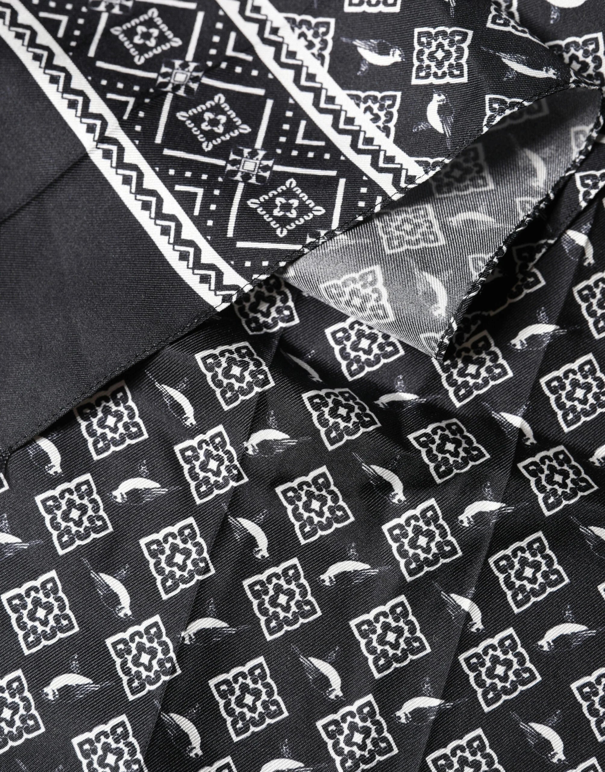 Dolce & Gabbana Black Gray Silk Bird Fringe Wrap Foulard 140cm X 23cm Scarf