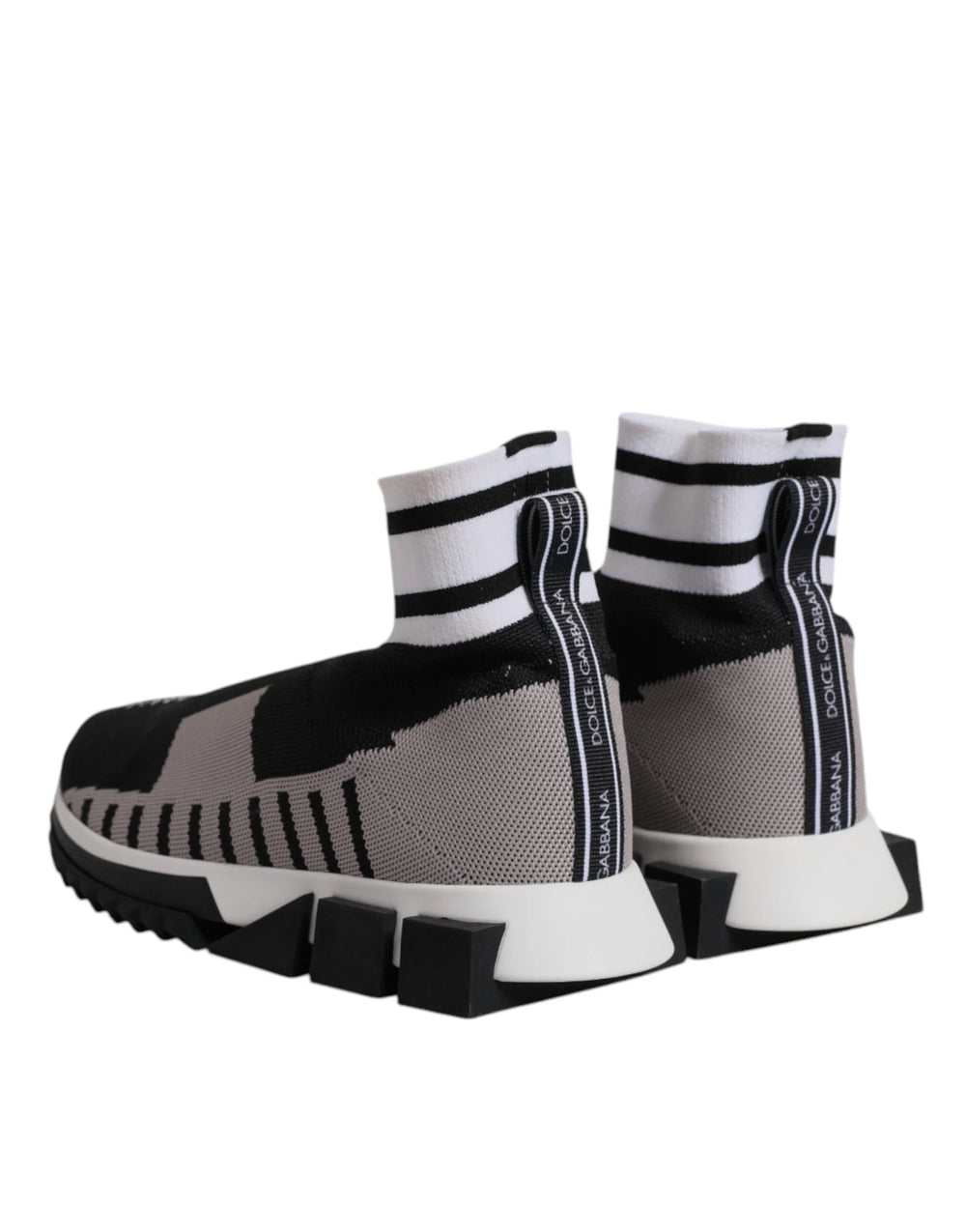Set oppefra af Dolce & Gabbana atletiksko, der fremhæver den åndbare strækmesh-overdel og den tilspidsede silhuet.