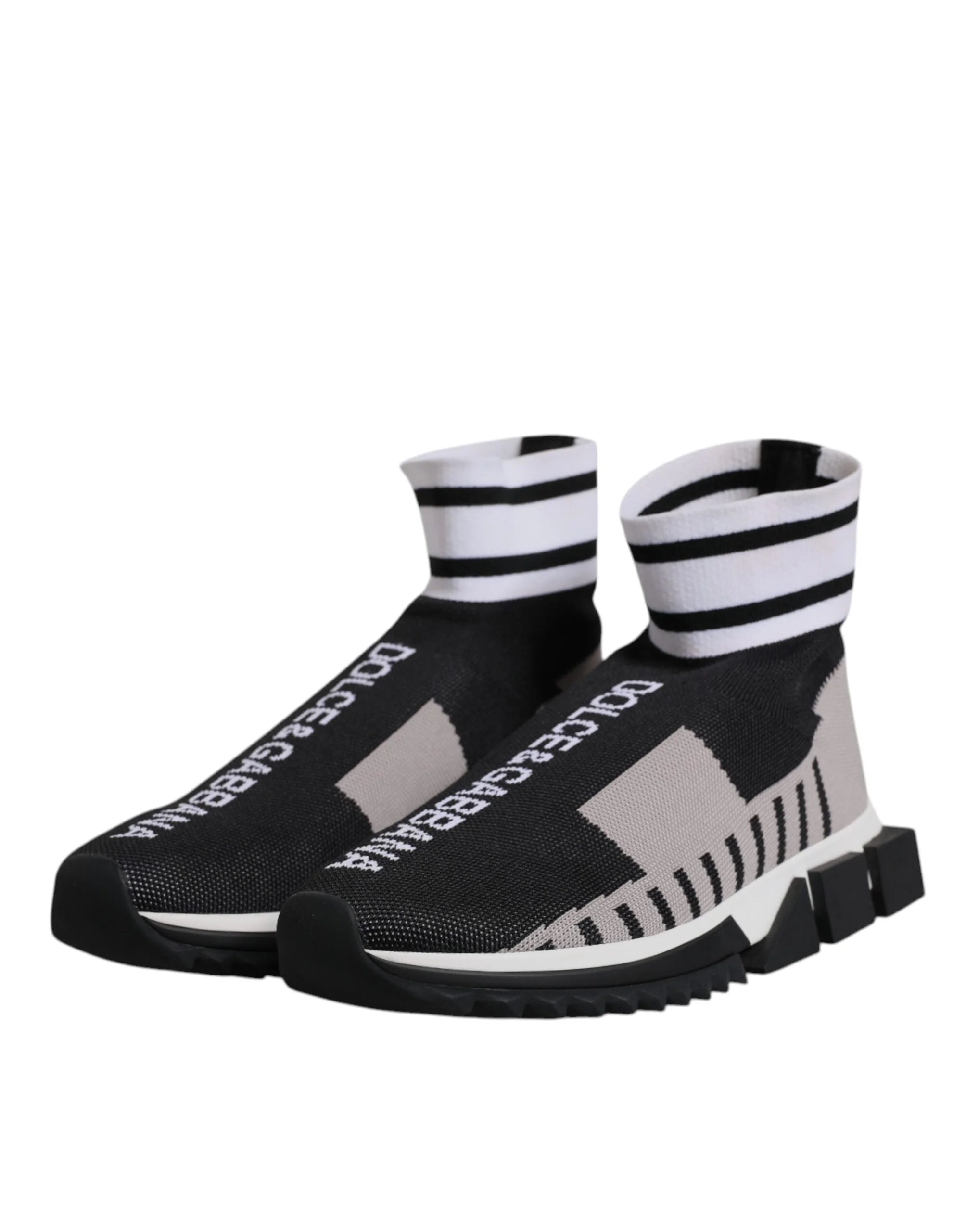 Bagfra af Sorrento-sok-sneakers, der viser den brandede elastiske hælstrop og det arkitektoniske hældesign.
