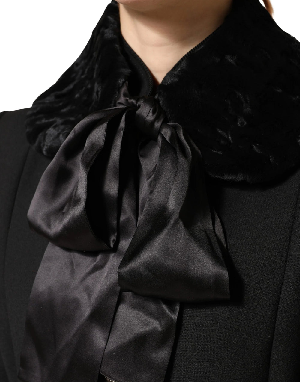 Dolce & Gabbana Black Lamb Fur Women Neck Warmer Winter Scarf - IT40|S