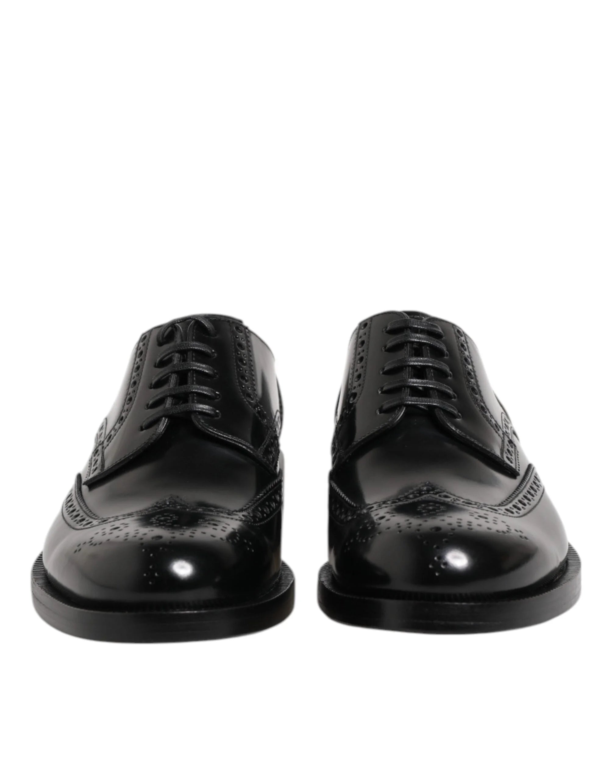 أحذية Dolce & Gabbana جلدية سوداء من جلد العجل بنهاية wingtip مع ثقوب بروج كلاسيكية ورباط أمامي.