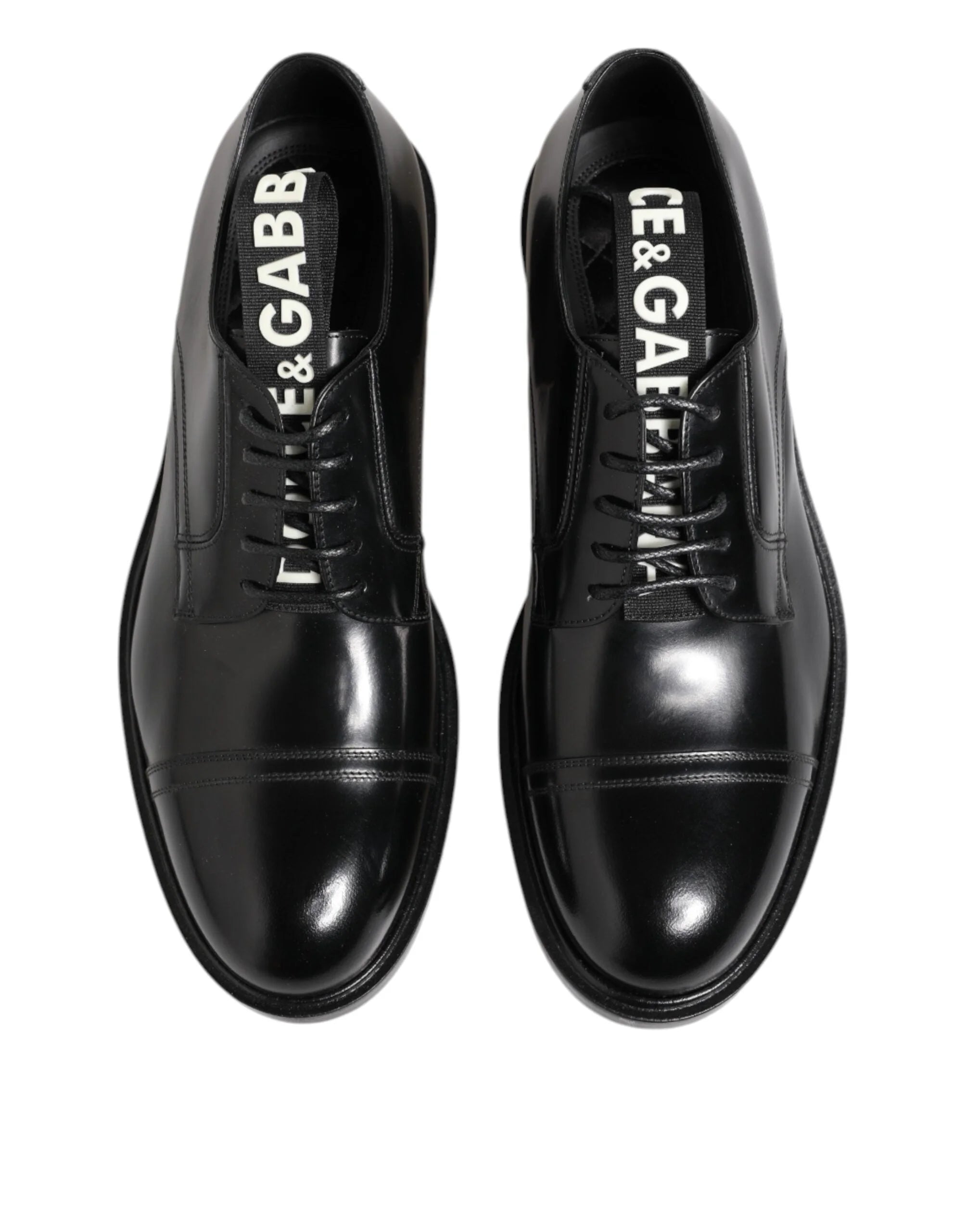 Bočný profil čiernych spoločenských kožených topánok Dolce & Gabbana pre mužov, zvýrazňujúci elegantnú siluetu a nízky opätok.