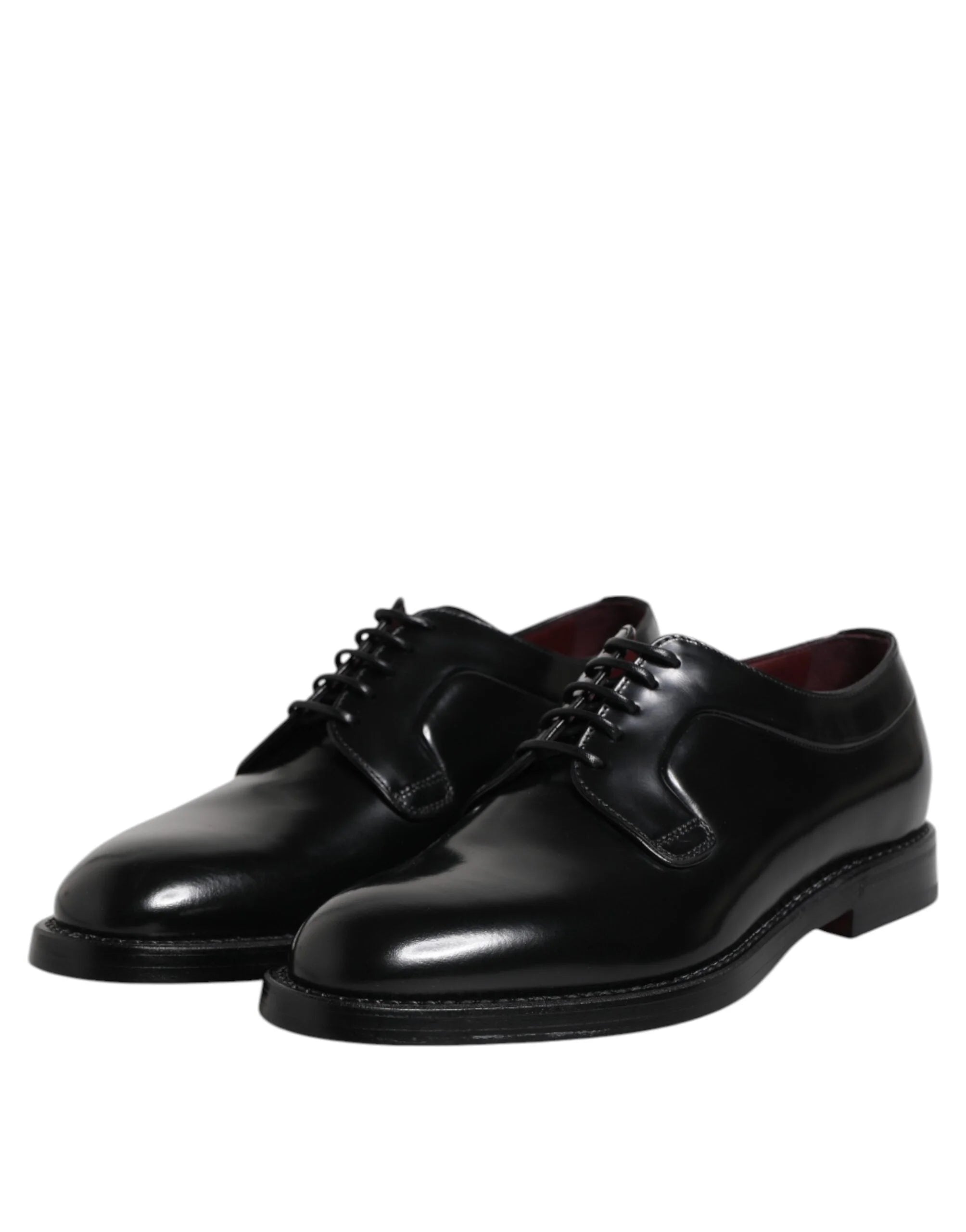Priveliște din spate a pantofilor eleganți din piele Dolce & Gabbana, evidențiind cusăturile precise și contorul structurat al călcâiului.