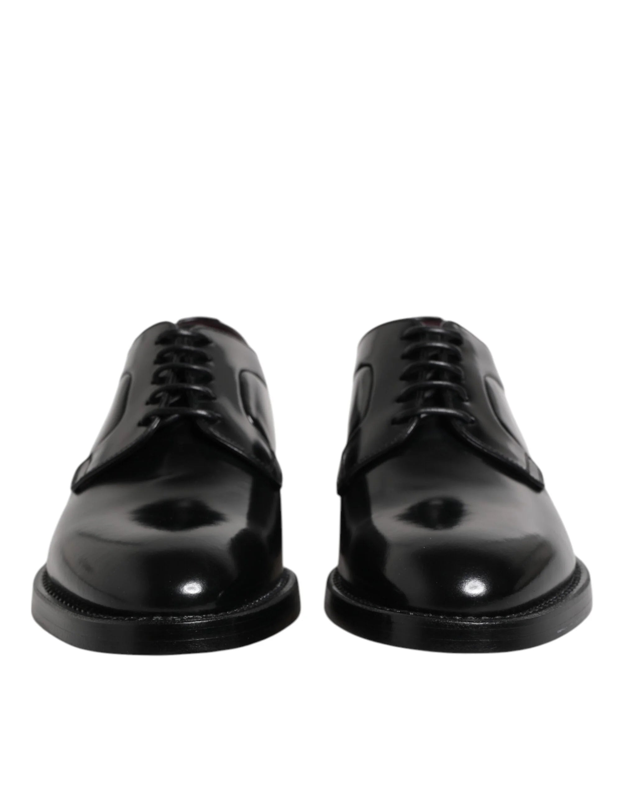 Pantofi Derby negri Dolce & Gabbana din piele de vițel, o siluetă formală clasică pentru ținutele de seară ale bărbaților.