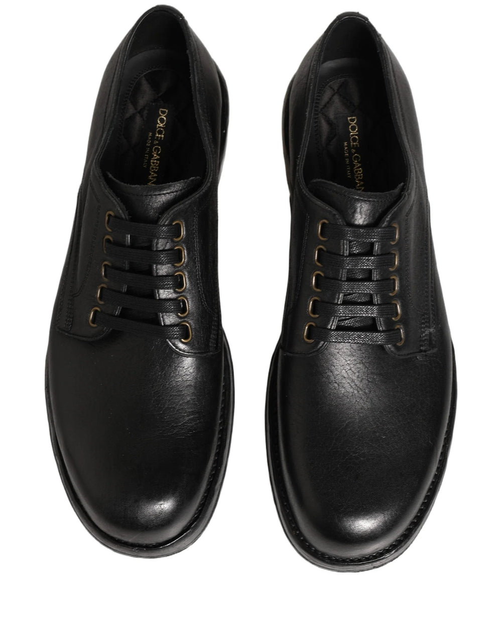 Close-up van de premium zwarte lederen textuur en precisie vetering op deze Dolce & Gabbana heren Derby schoenen.