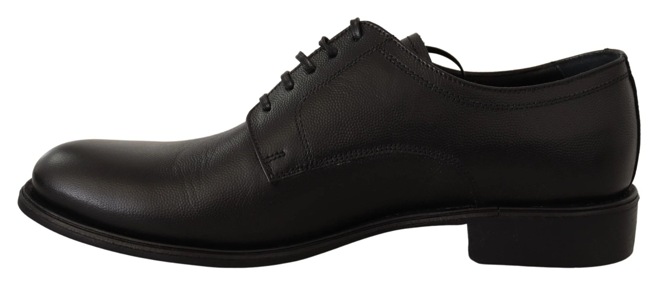 Vista traseira dos sapatos Derby de couro Dolce & Gabbana mostrando o reforço do calcanhar e a costura tonal precisa.