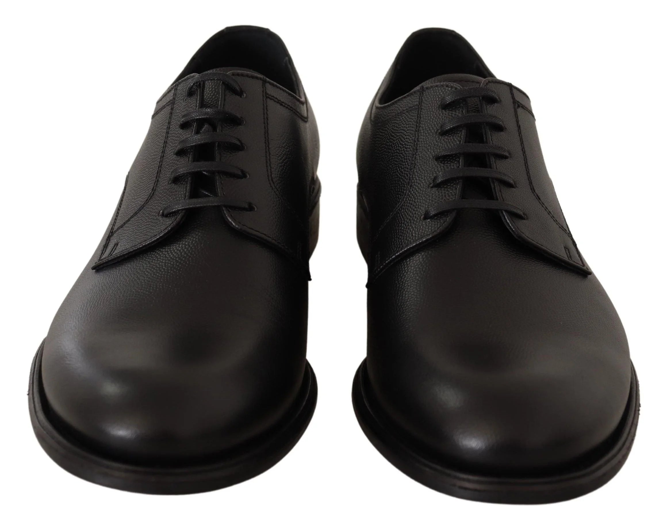 Vista inferior dos sapatos formais Dolce & Gabbana mostrando a sola de couro de alta qualidade e a construção artesanal.