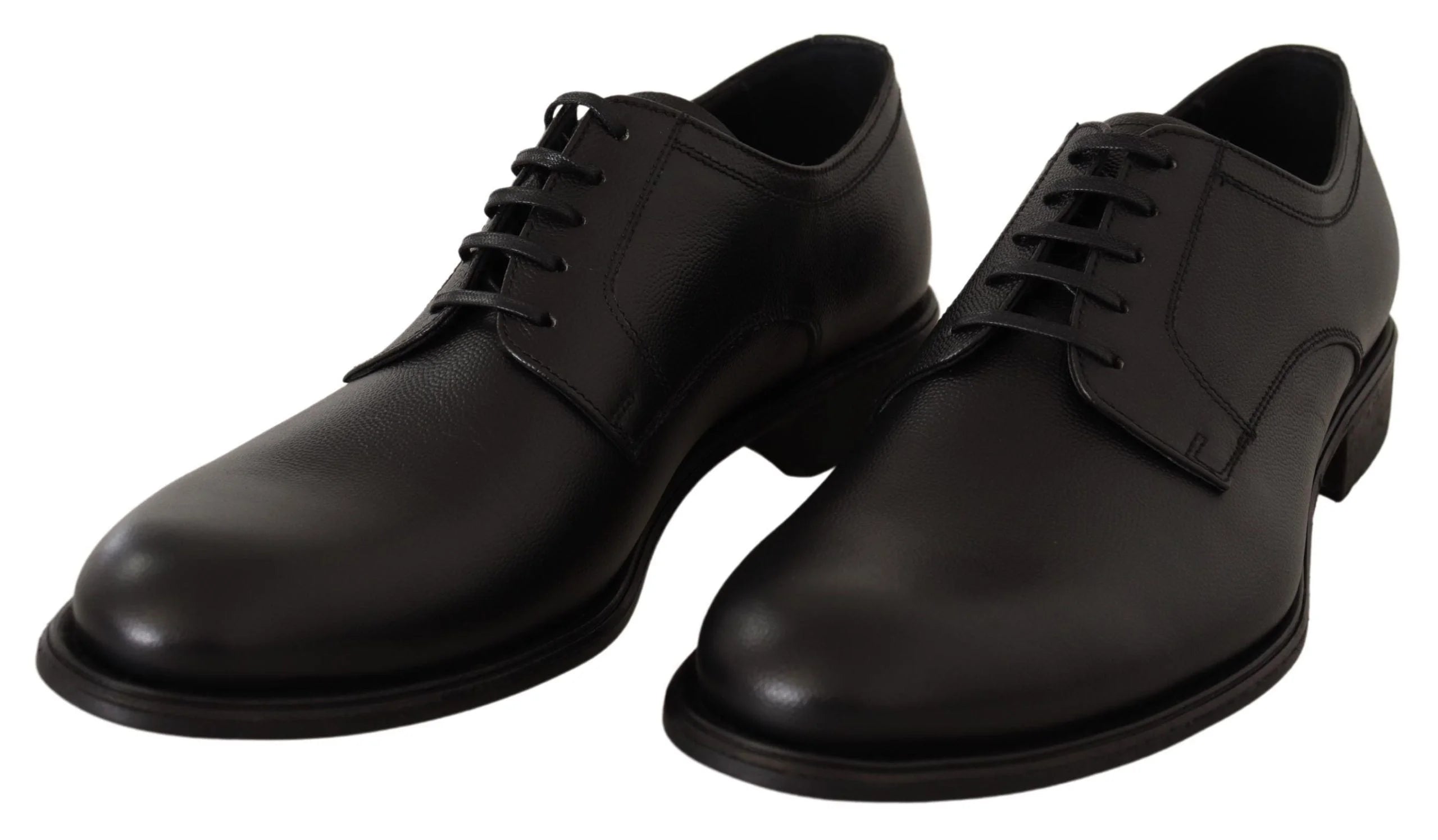 Sapatos Derby formais masculinos Dolce & Gabbana em couro preto polido com fecho clássico de renda e biqueira amendoada.