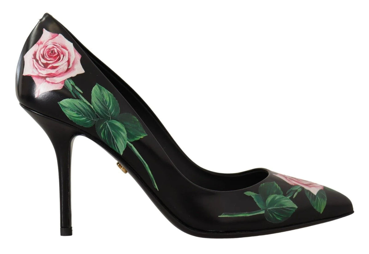 Dolce & Gabbana zwarte leren pumps met sculpturale rode rozenhakken en een klassiek puntige neus silhouet.