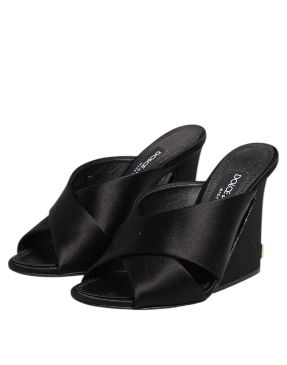 Vista posteriore dei sandali in raso Keira di Dolce & Gabbana che mostra il tallone elegante e la fattura raffinata.
