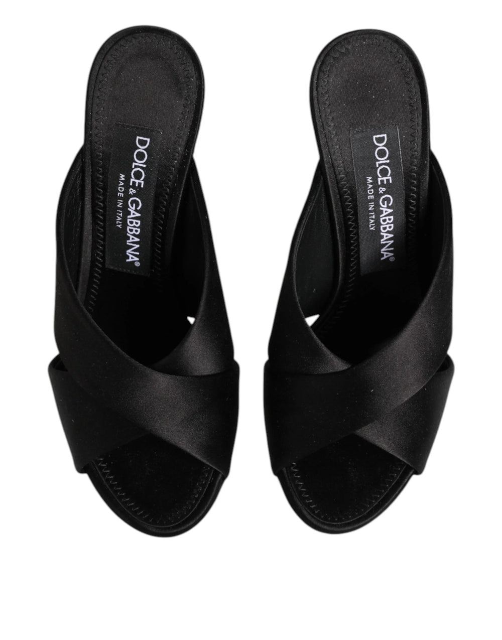 Profilo laterale delle mules Keira di Dolce & Gabbana in raso nero misto seta con suola in pelle piatta.