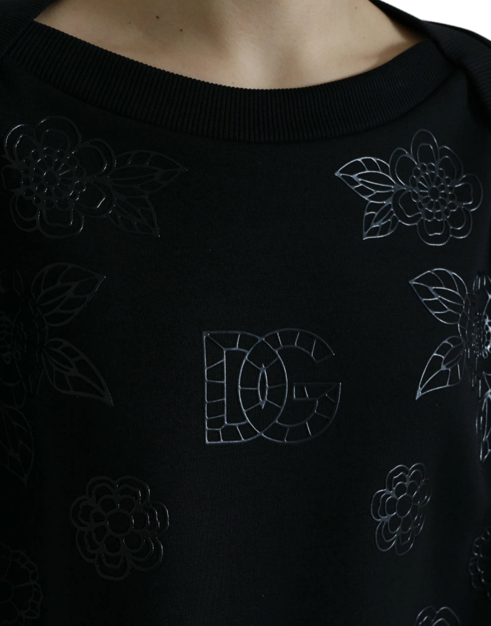Dolce & Gabbana Black Pullover Floral Logo Applique Sweater - IT40|S - Sweaters