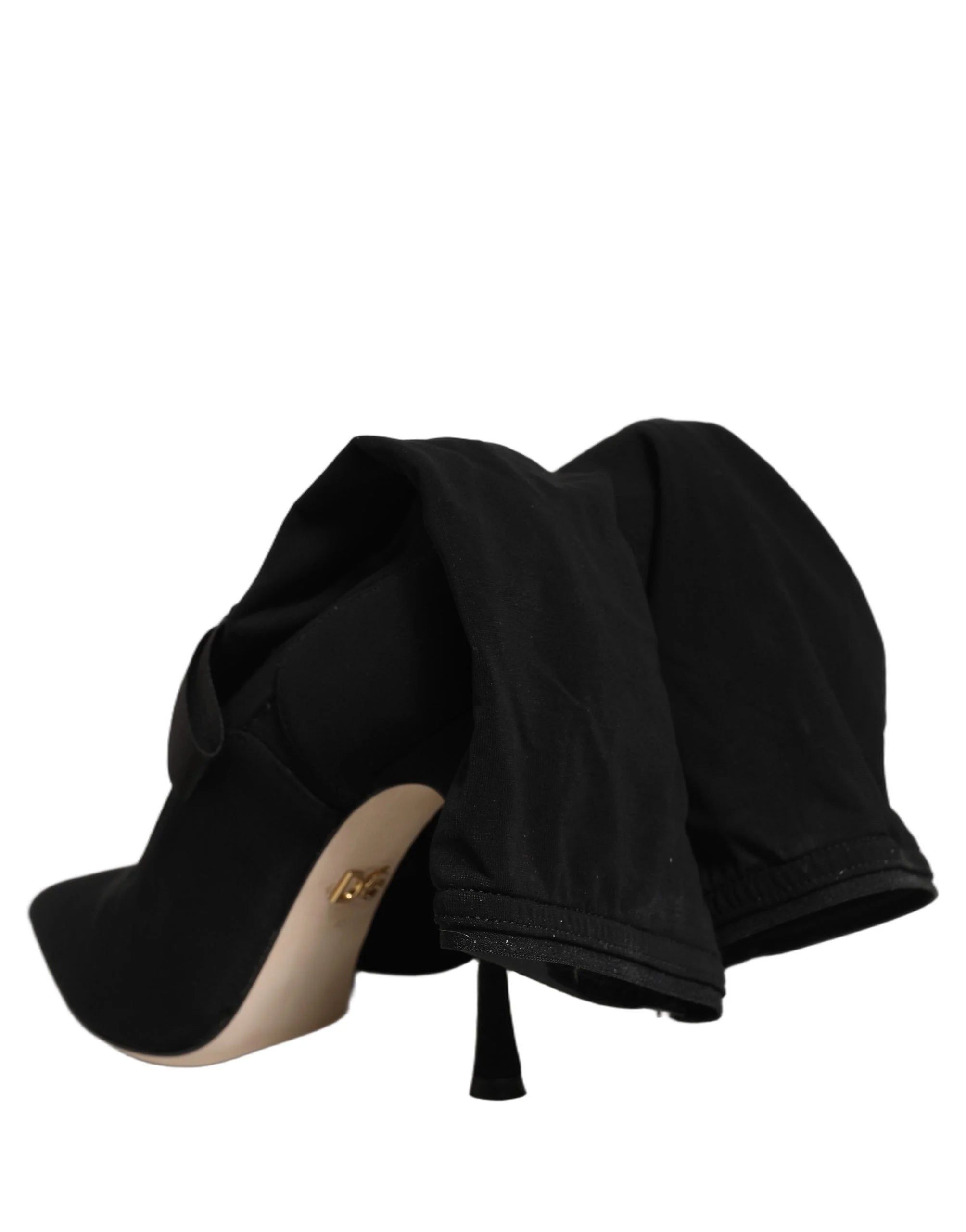 Seitenansicht von Dolce & Gabbana schwarzen Stretch-Viskose-Stiefeln, die den raffinierten Stilettettenabsatz und den schlanken Schnitt zeigen.