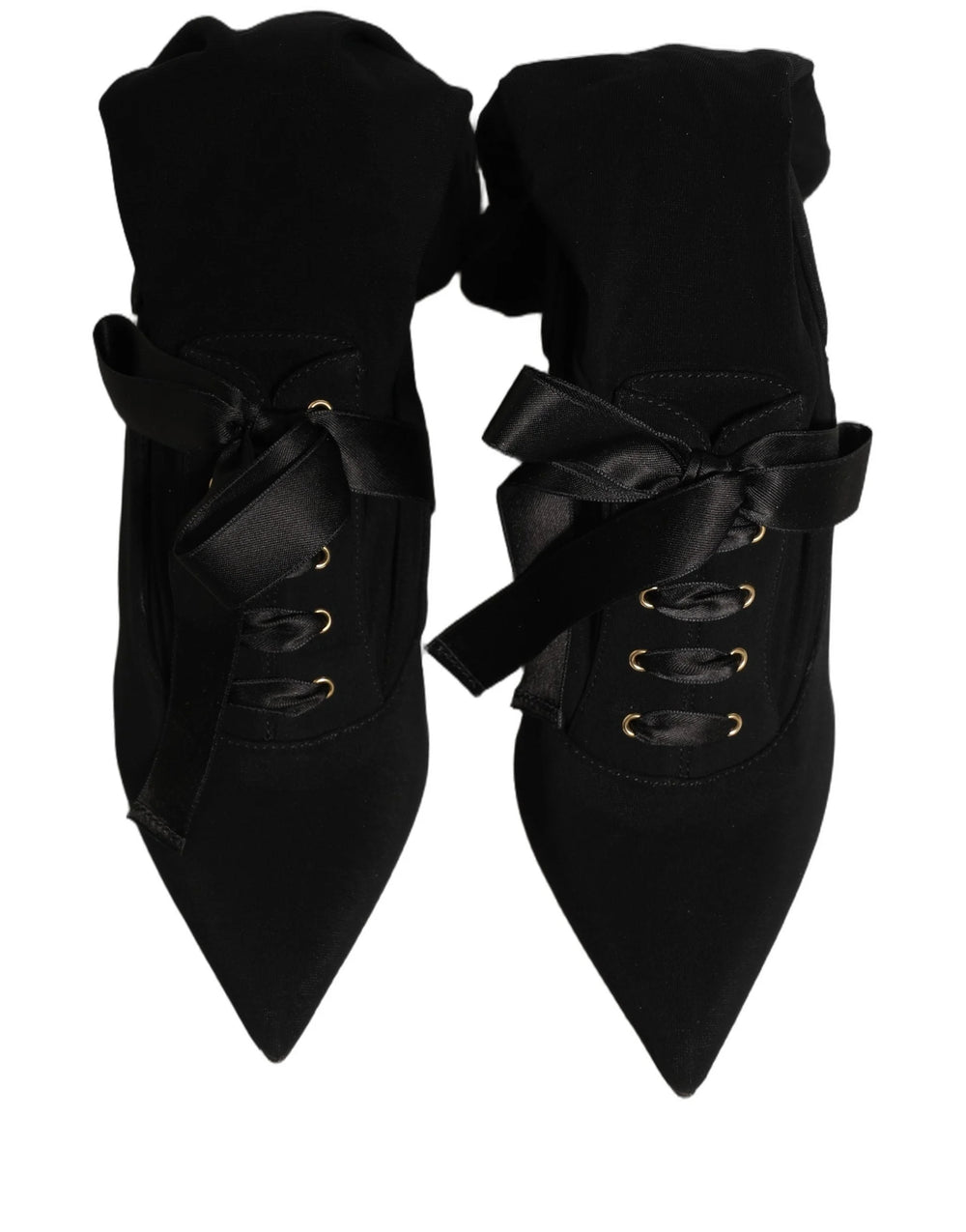 Vollbildaufnahme der Dolce & Gabbana schwarzen Mid-Calf-Stiletto-Stiefel, ein Beweis für unaufdringlichen Prestige.