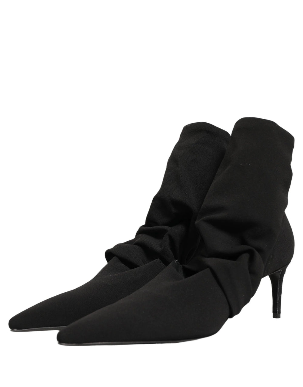 Priveliște de sus a botinelor negre Dolce & Gabbana tricotate, care subliniază deschiderea cu nervuri flexibile și silueta sofisticată.