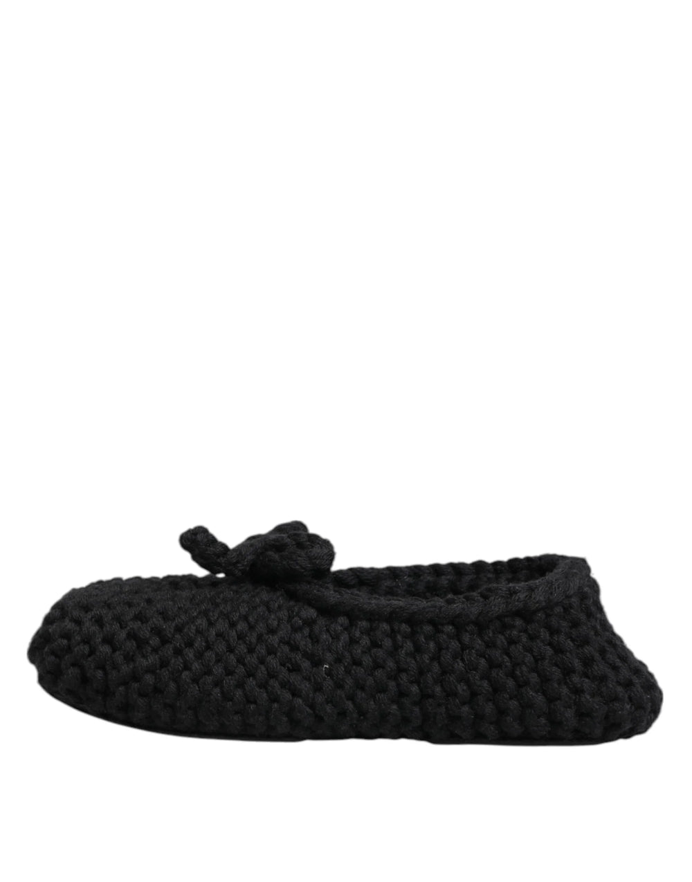 Ylhäältä nähty Dolce & Gabbanan mustat neulotut kengät, joissa on tyylikäs mantelikärki ja mukava slip-on-sisäänmeno.