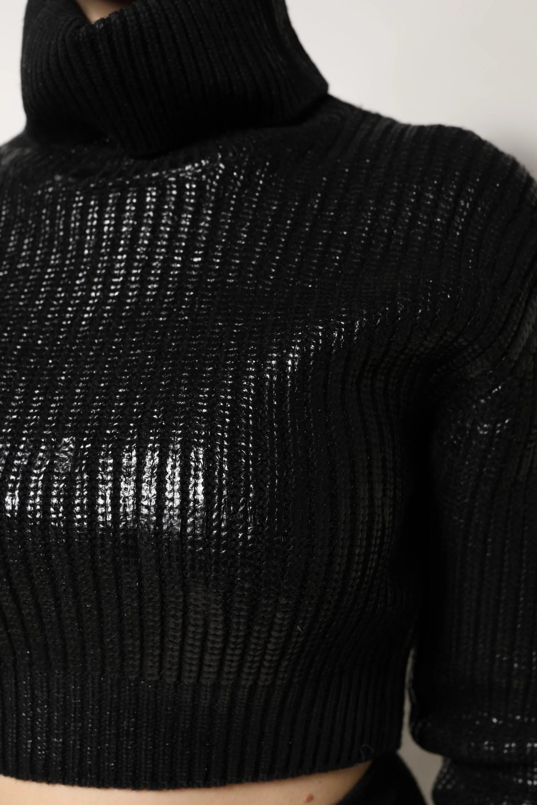 Dolce & Gabbana Black Wool Long Sleeve Turtleneck Cropped Top - IT40|S - Sweaters