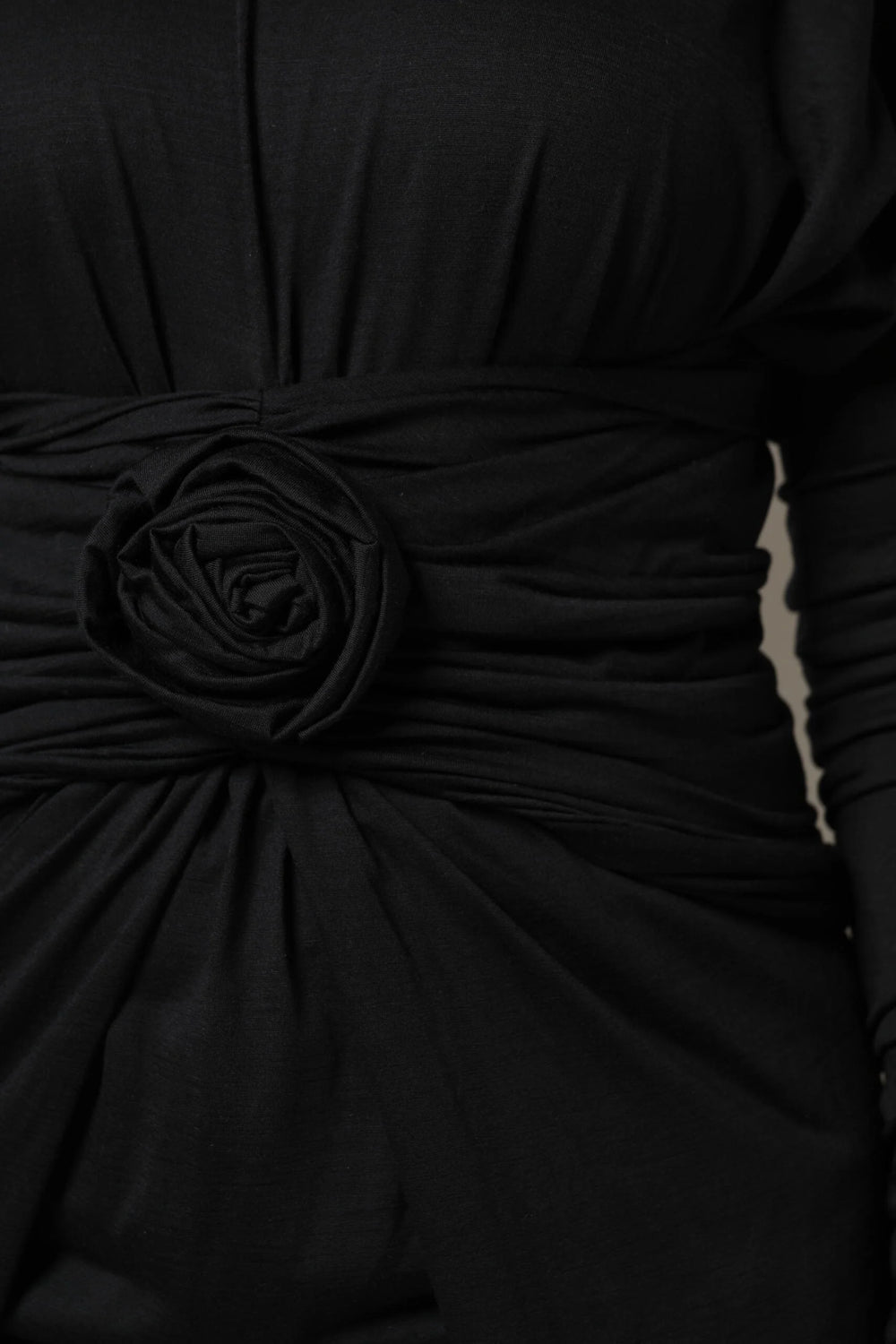 Dolce & Gabbana Black Wool Long Sleeves Sheath Midi Dress - Dresses