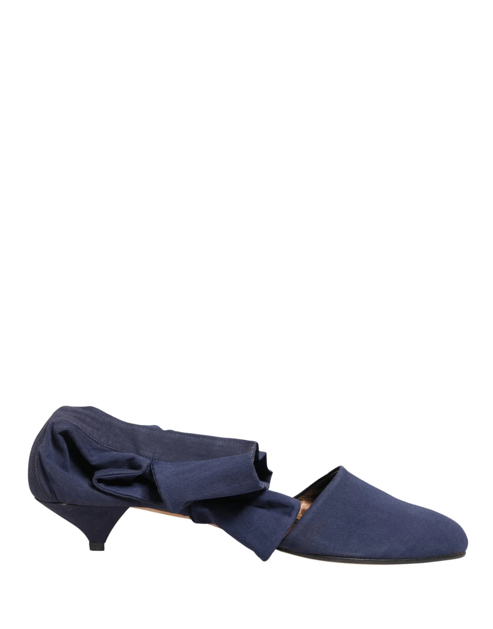Yksityiskohtainen kuva sinisen stretch-puuvillamateriaalin ja tarkan ompelun näissä Dolce & Gabbanan ylellisyystöppäreissä.