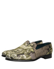 Vista traseira dos mocassins de couro da Dolce & Gabbana, destacando a construção perfeita do salto e o padrão ornamentado.